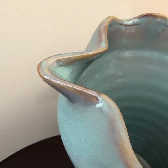 Hand Crafted WCL 1970s Scalloped Rim Ribbed Pottery Ceramic Pitcher - Picture 9 of 16